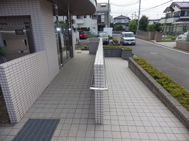 マンション　ラ・ベルヴィ エントランス