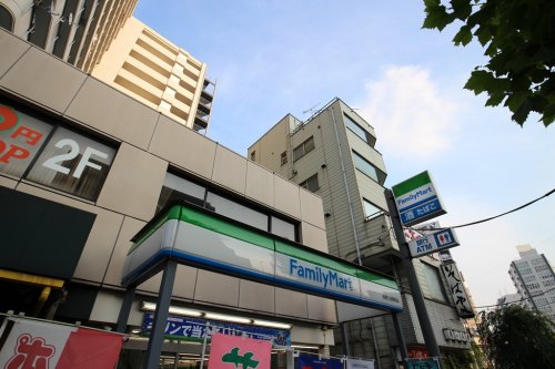 コンシェリア東京 ＜ＩＲＩＹＡ ＳＴＡＴＩＯＮ ＦＲＯＮＴ＞ 【コンビニエンスストア】ファミリーマート 台東入谷駅前店まで169ｍ