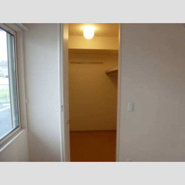 レイクルイーズ 2号室ウォークインクローゼット