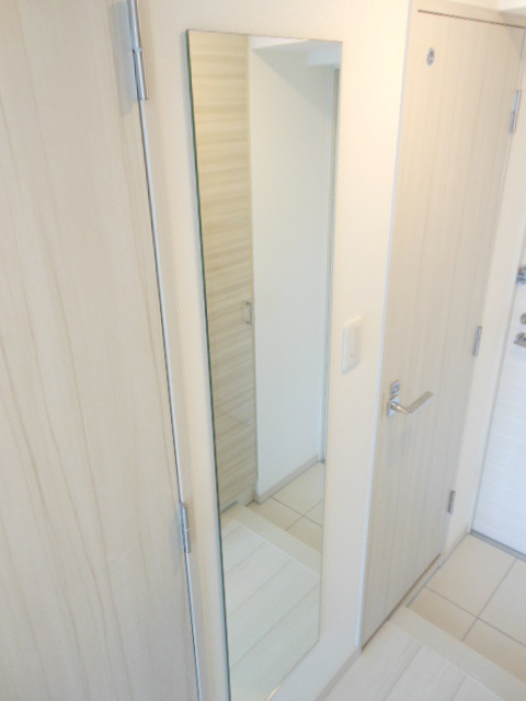 ガーラ・アヴェニュー武蔵小杉 玄関に姿見☆