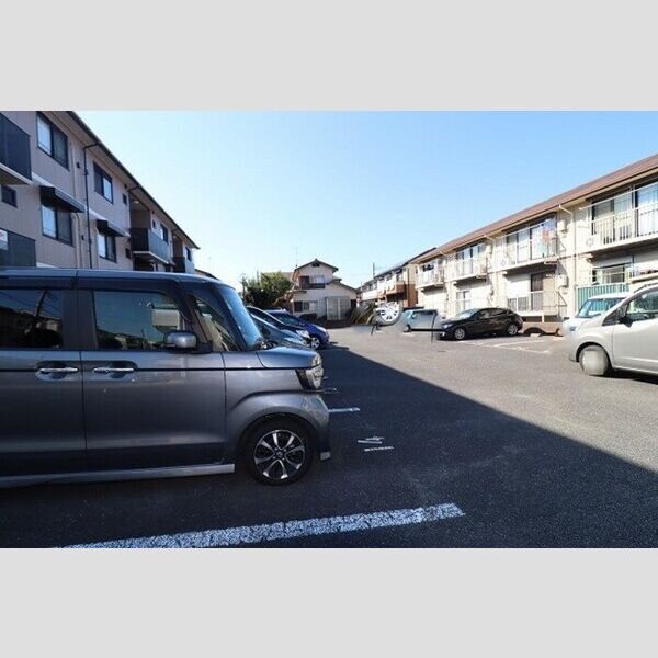 サンモール六実 駐車場
