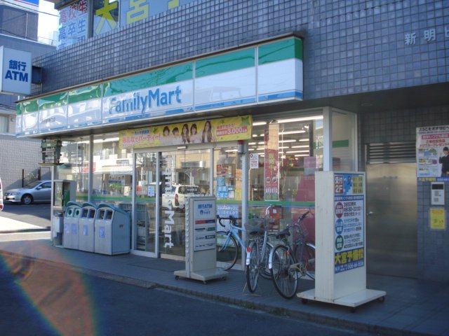 ポラリス所沢 ファミリーマート所沢駅東口店まで381ｍ