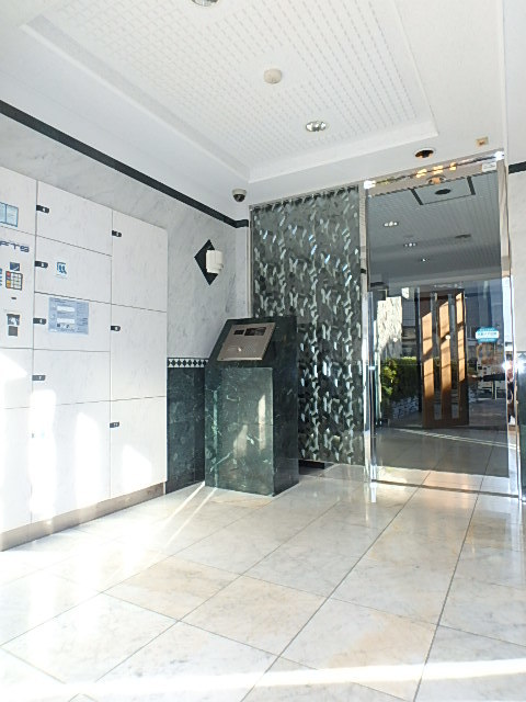 ガラ・シティ大崎6階 ゆとりのあるロビーです