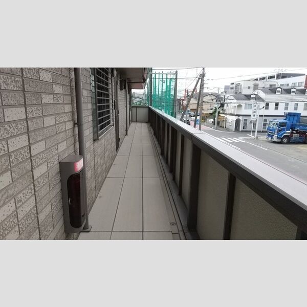 プレミール日吉C号室 共有廊下