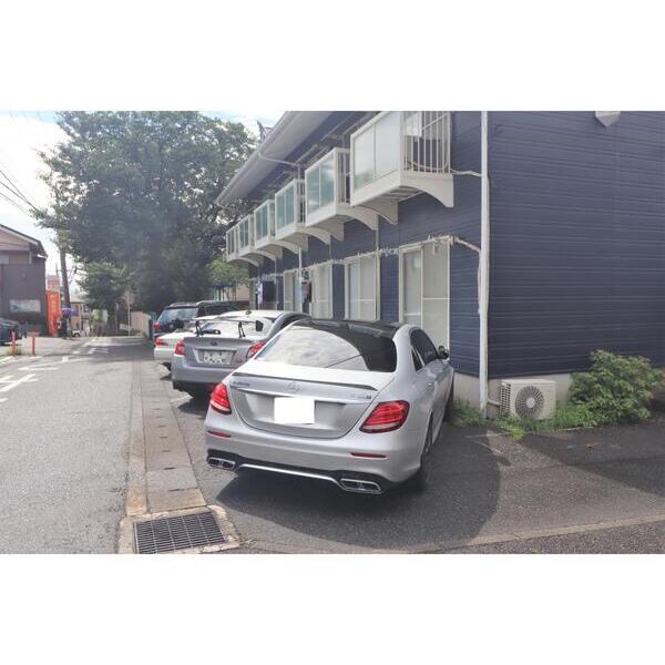 プリムローズ105号室 駐車場