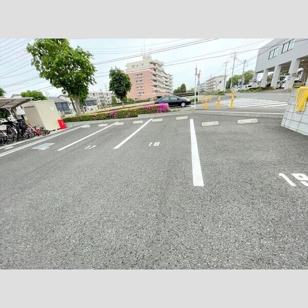 グレイスコート湘南 駐車場