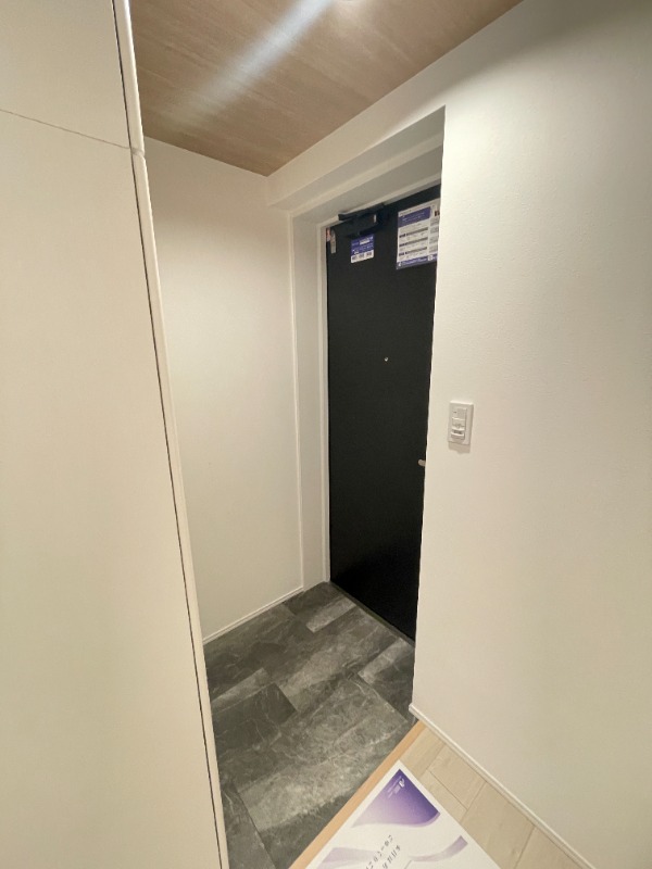 レジディア新川1階 玄関