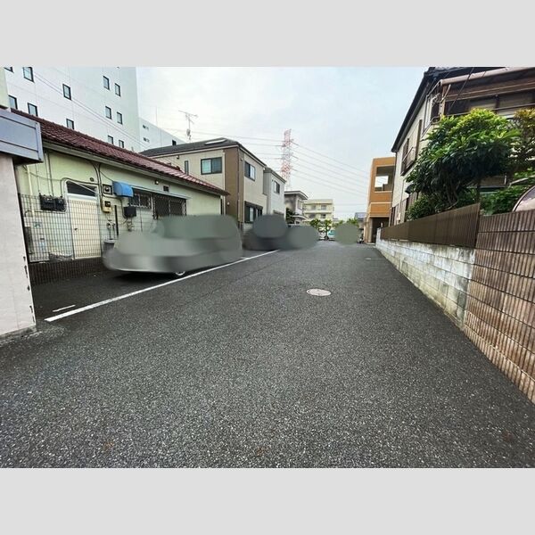 ロイヤルハイツFUJI205号室 駐車場