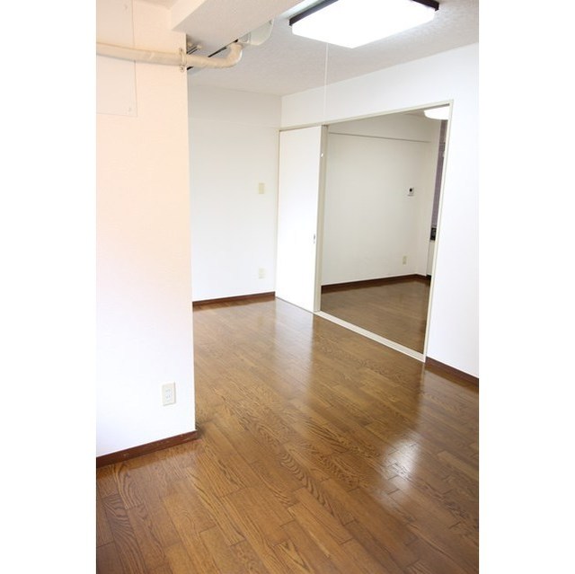 ココヒルズⅢ202号室 内観