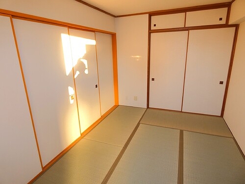 ライオンズプラザ松戸中央公園11階 和室６．０畳