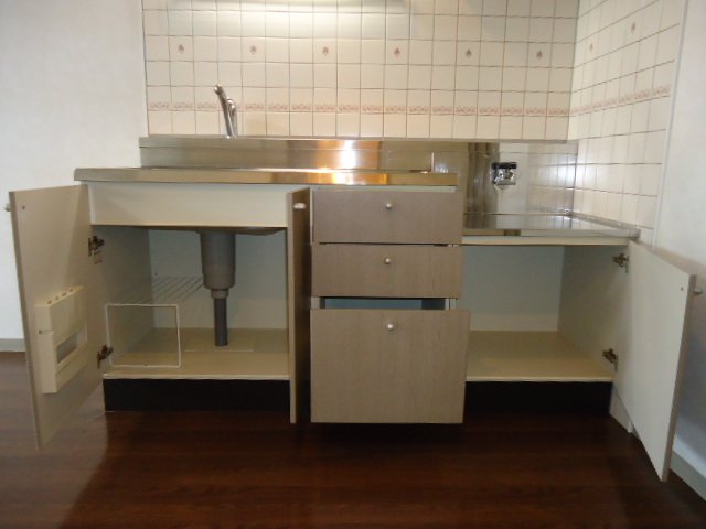 グランドール205号室 キッチン収納