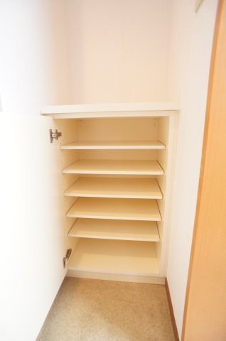 鎌取ＯＫＡＭＯＴＯ．Ｂ0502号室 下駄箱