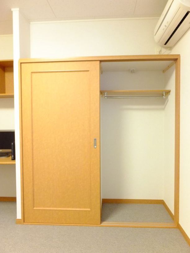 レオパレス昴５５５Ｂ203号室 クローゼット