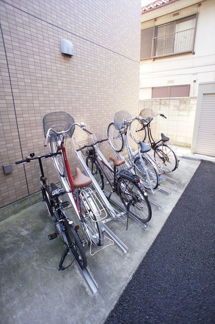 ルミエール・エタンセル0204号室 入居者専用の駐輪場あり。