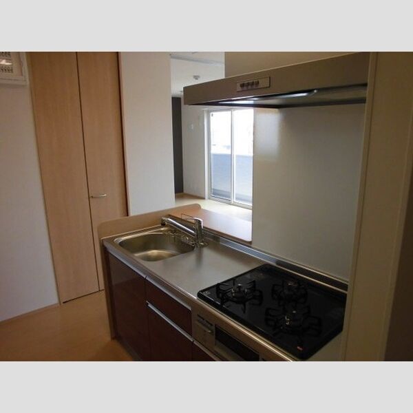 リリオコート キッチン近くの物入はパントリーとしてもご活用いただけます♪