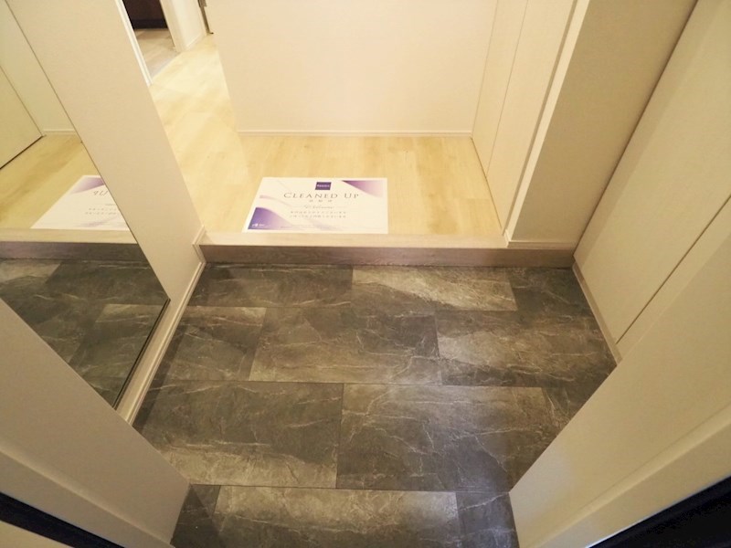 レジディア世田谷弦巻 玄関