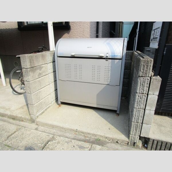 サニーコート11 入居者専用ゴミストッカー