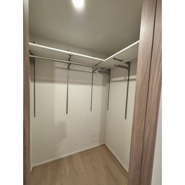 ガーデングランデ横浜戸塚コージーグランデ112号室 洋室②WIC　2025年9月撮影