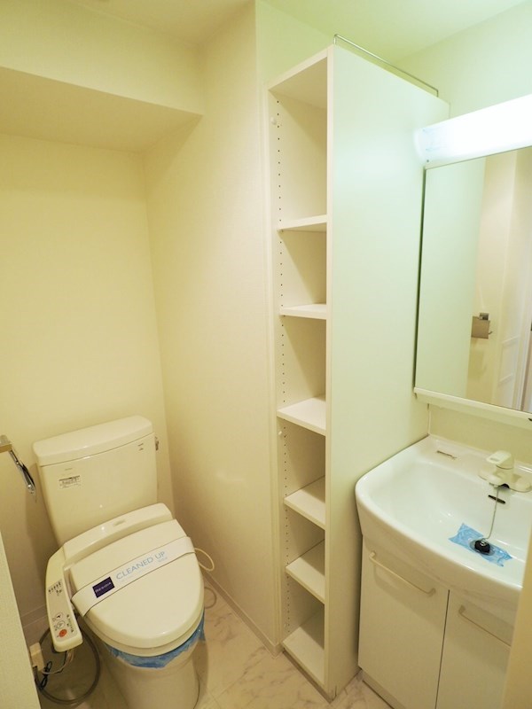 レジディア四谷三丁目2階 トイレ