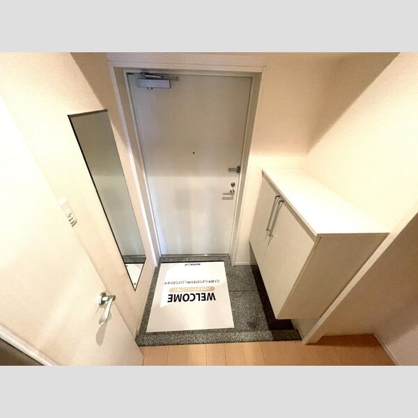 ジェイ・エス・ティ横浜東 玄関