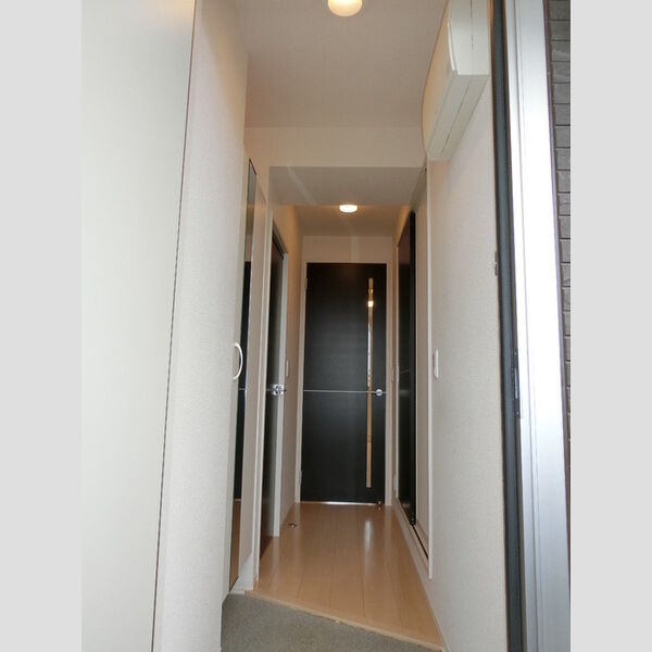 ドルチェヴィータ201号室 玄関～廊下