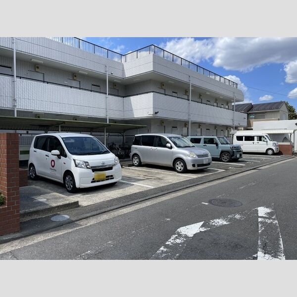 メゾン・ド・ドリーム横浜 駐車場