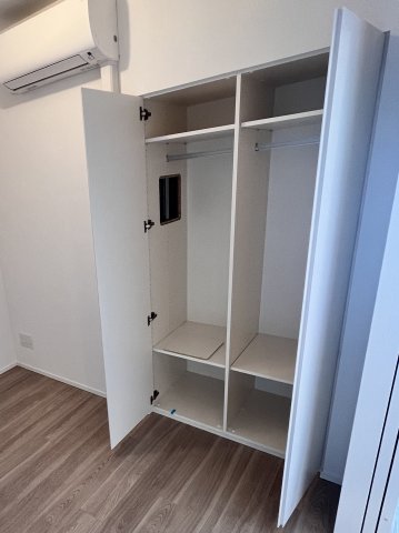 びゅうリエット横浜東神奈川517号室 洋室２　収納　※別号室の参考写真です(現況優先・仕様違いの場合あり)