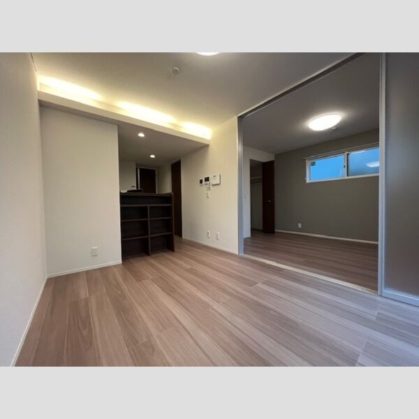 ルリアン西寺尾Ⅰ101号室 リビング