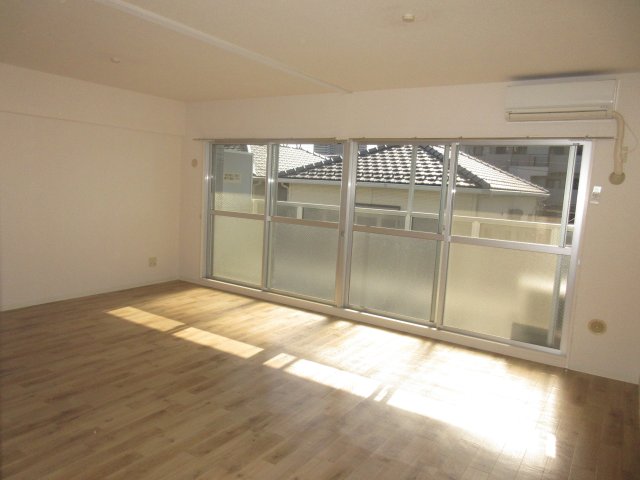 エルフィール橋本 リビング