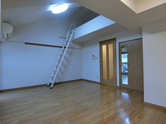 シンフォニー成城0301号室 リビング