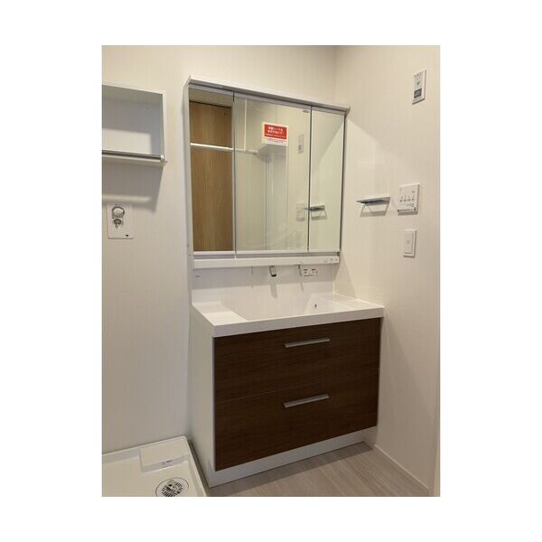 杉並区高井戸西2丁目貸家1号室 洗面