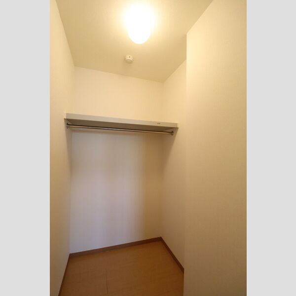 レジデンス・デュオ107号室 ウォークインクローゼット