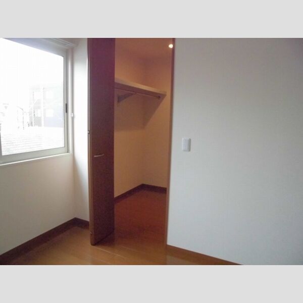 ジュ・マルティⅡ102号室 洋室6帖 ウォークインクローゼット