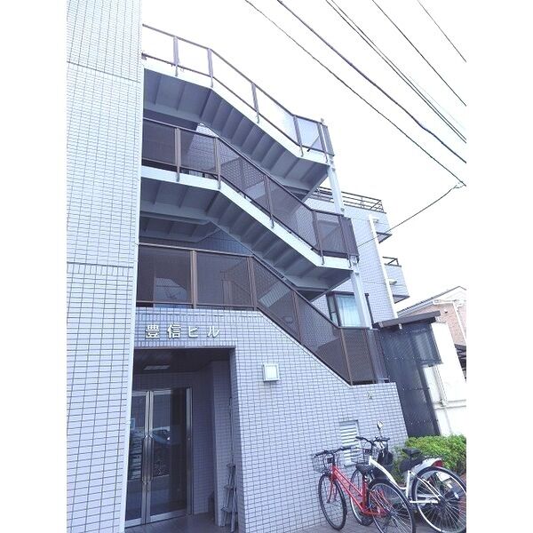 豊信ビル エントランス