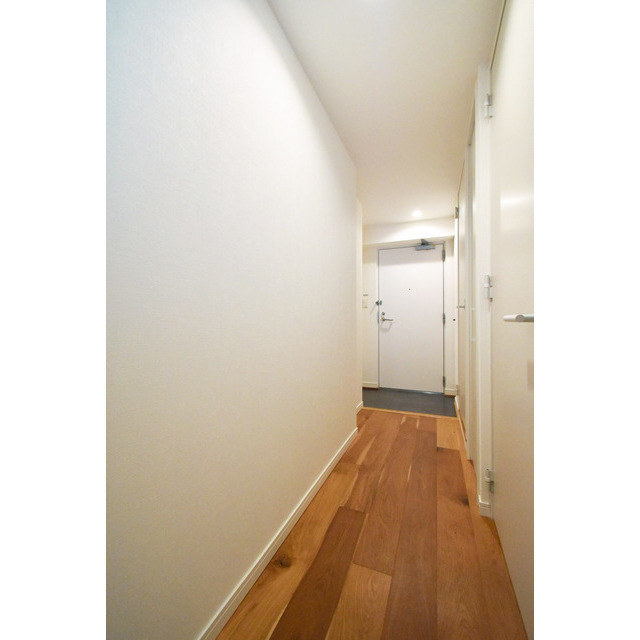 オーパスホームズ三田0401号室 玄関