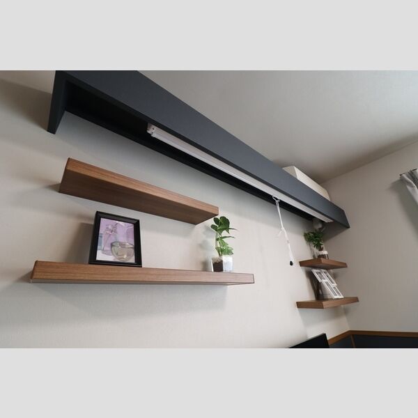 プレジオ201号室 リビング壁面　飾り棚