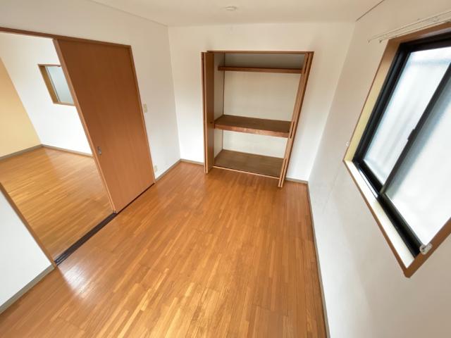 シャイニングｉｎ青葉Ⅱ101号室 南側洋室収納