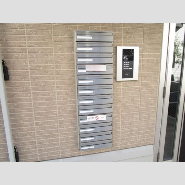 フラーリッシュ101号室 集合ポスト