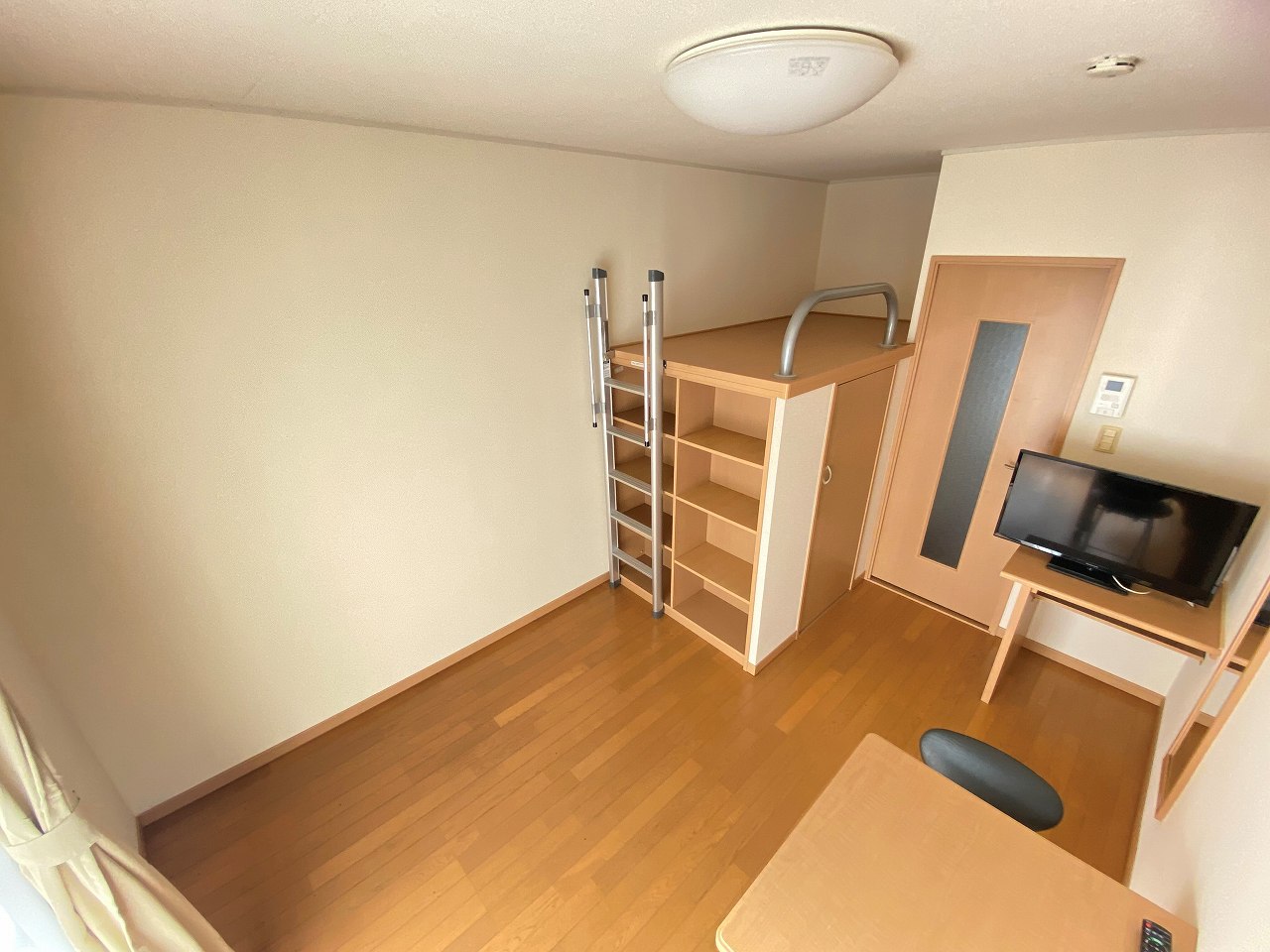 レオパレス岸町 リビング