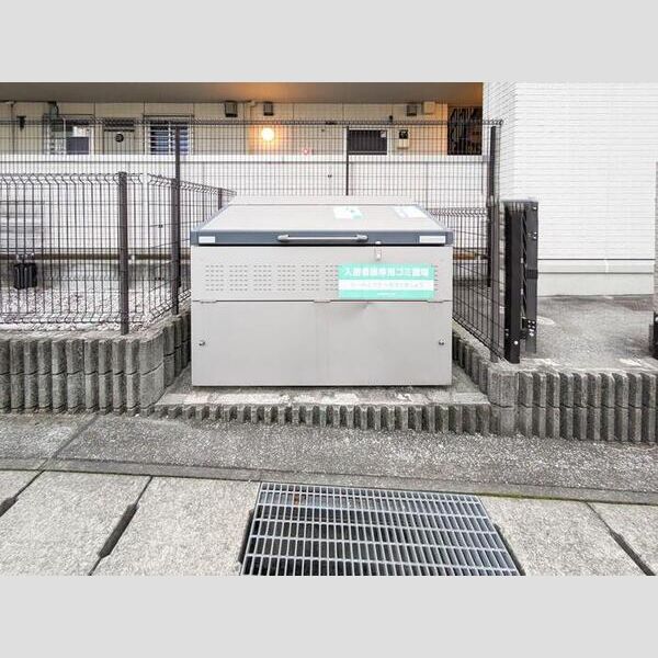 マレアガーデン新横浜A ゴミ置き場