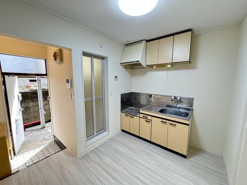 プチシャトー若草1階 リビング