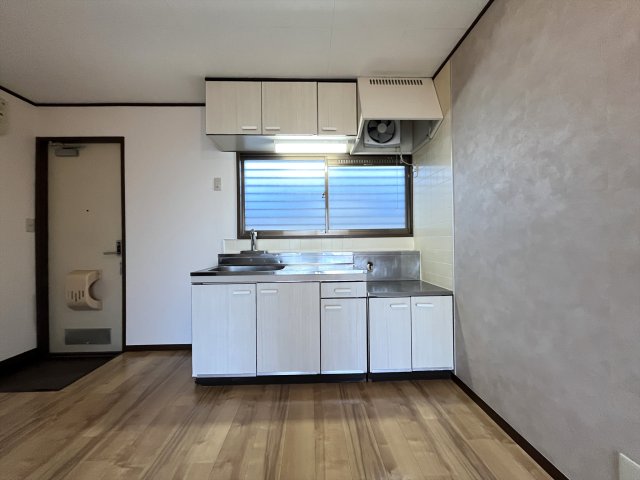 メゾン・マドレーヌ 同物件・別部屋画像。左右反転タイプ