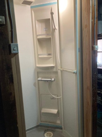 静和荘102号室 共同シャワー