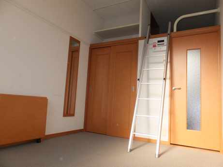 レオパレスパインズ リビング