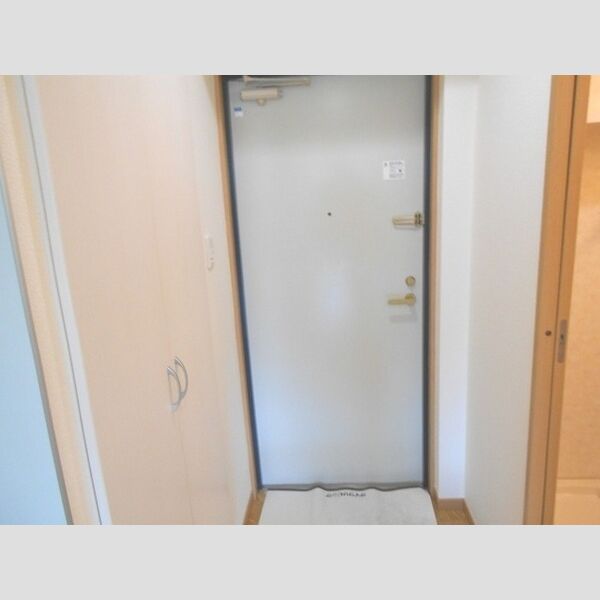 ウィスタリア708号室 玄関