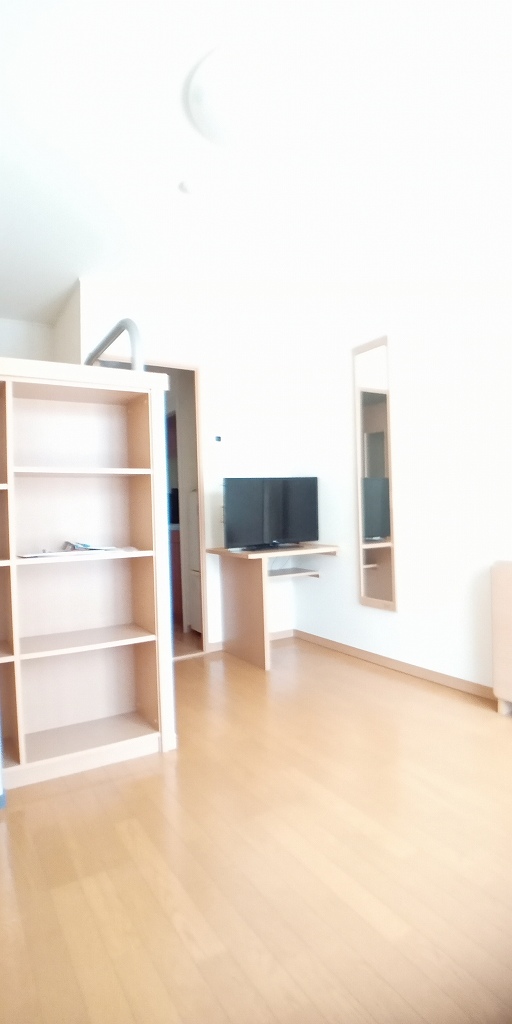 レオパレスアヴリオ ※各階により床材相違