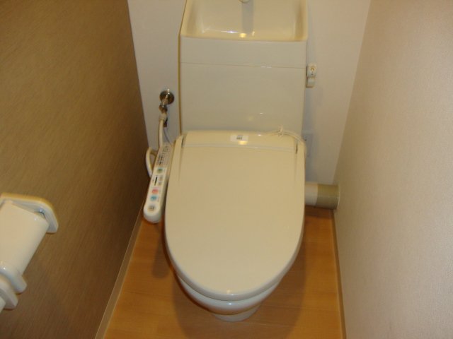 クレセナ鎌倉 シャワー付トイレ