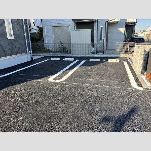 グランツ久米川 駐車場