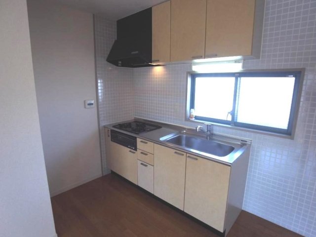 サニーヴェイル弘明寺 システムキッチン（3口ガスコンロ・グリル付）