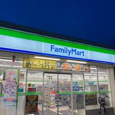 プレール・ドゥーク新中野 【コンビニエンスストア】ファミリーマート 中野中央五丁目店まで231ｍ